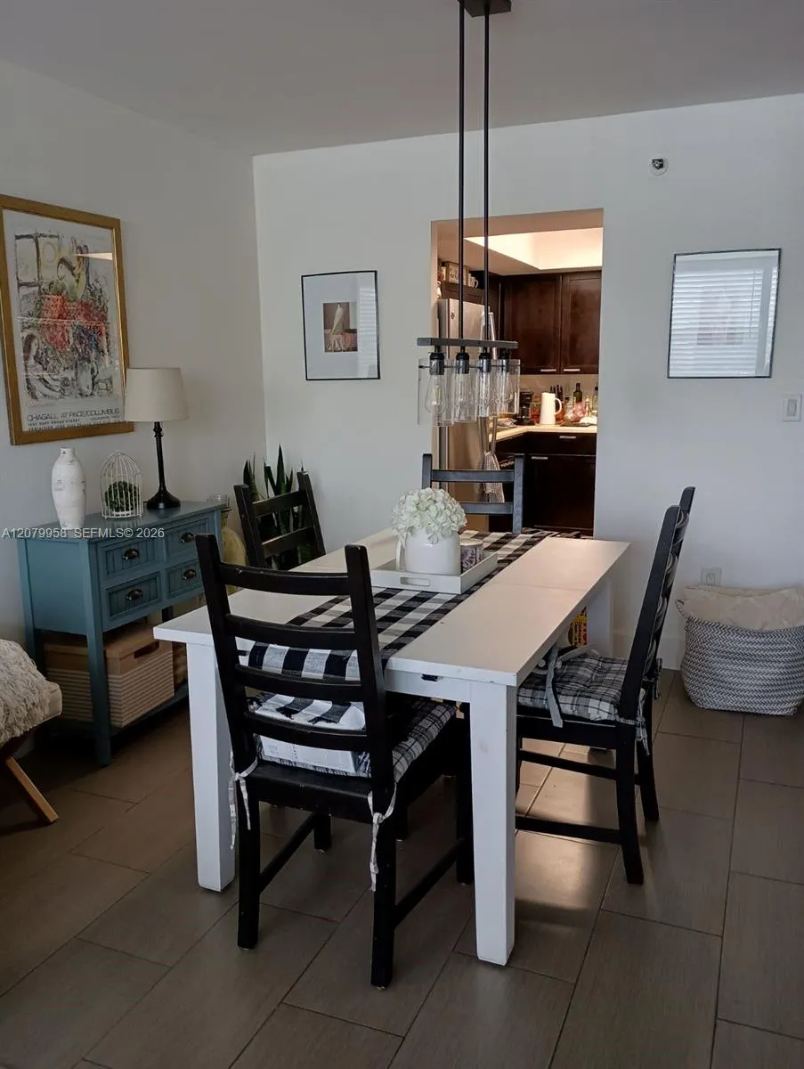 900 St Charles Pl #213 Pembroke Pines, FL 33026
