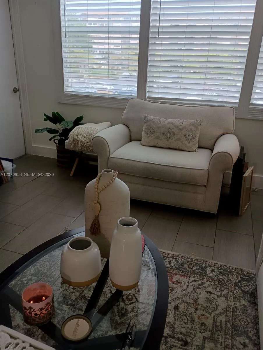 900 St Charles Pl #213 Pembroke Pines, FL 33026