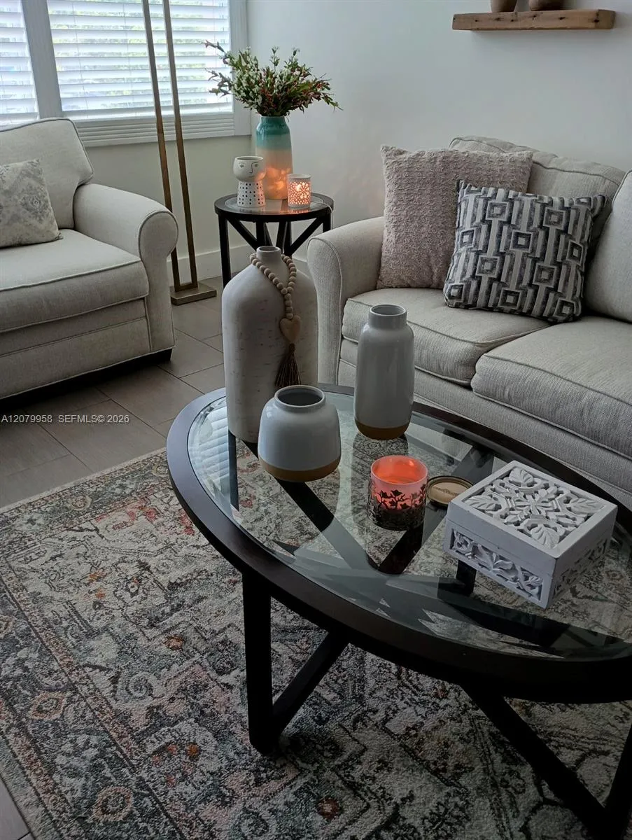 900 St Charles Pl #213 Pembroke Pines, FL 33026