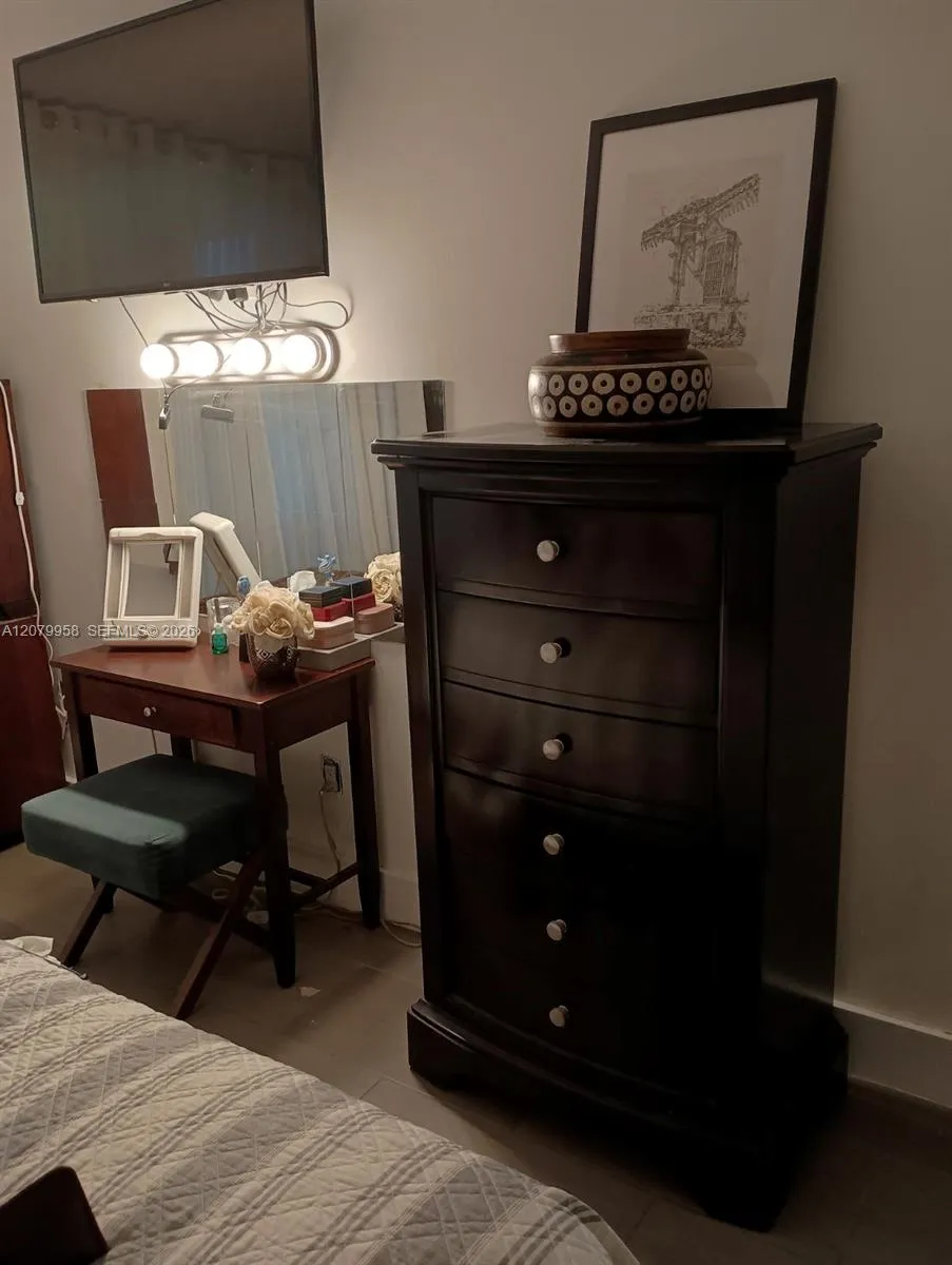 900 St Charles Pl #213 Pembroke Pines, FL 33026