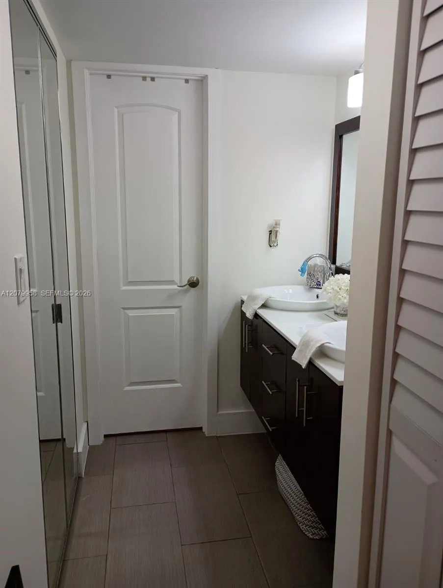 900 St Charles Pl #213 Pembroke Pines, FL 33026