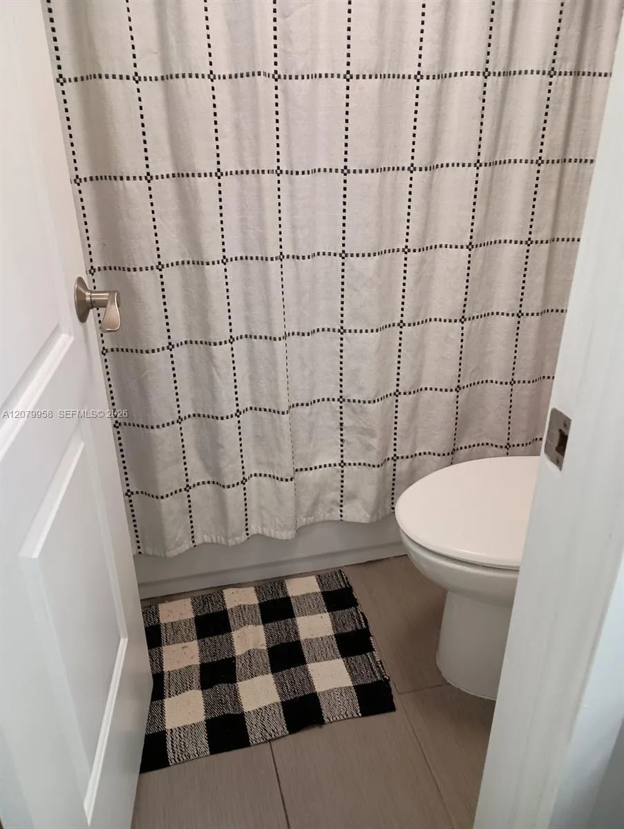 900 St Charles Pl #213 Pembroke Pines, FL 33026