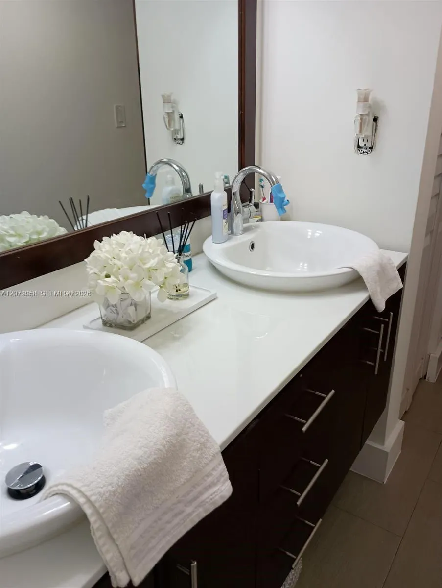 900 St Charles Pl #213 Pembroke Pines, FL 33026
