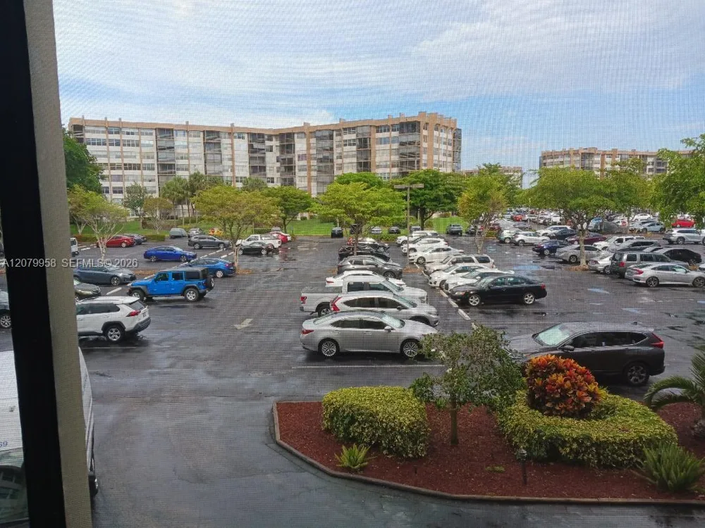 900 St Charles Pl #213 Pembroke Pines, FL 33026
