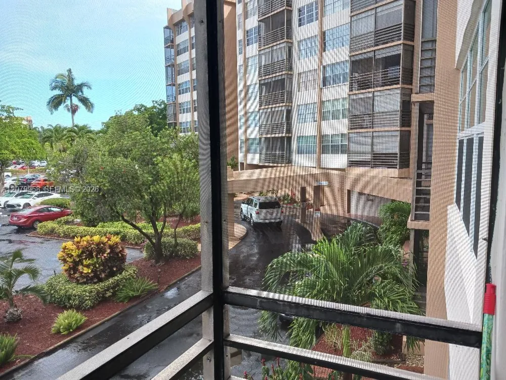 900 St Charles Pl #213 Pembroke Pines, FL 33026