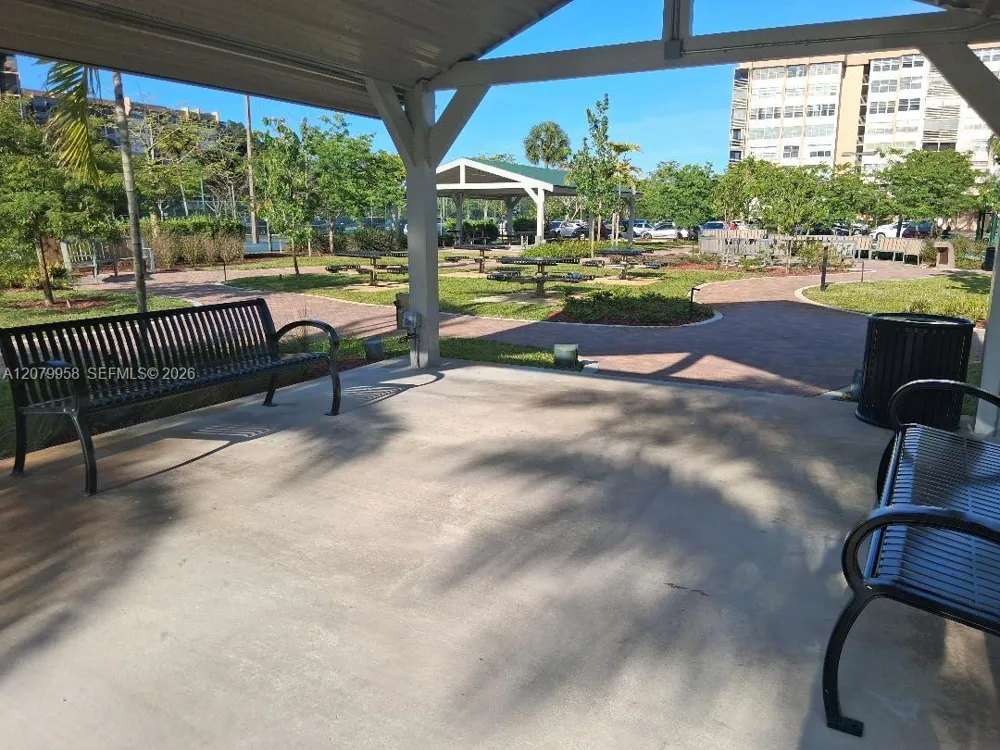900 St Charles Pl #213 Pembroke Pines, FL 33026