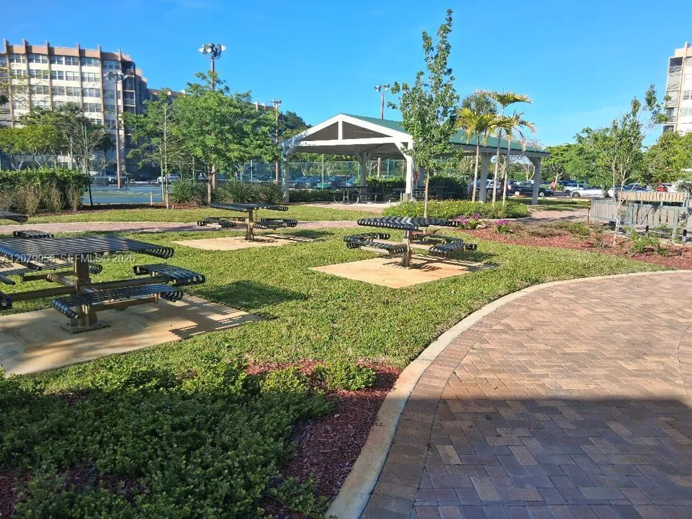 900 St Charles Pl #213 Pembroke Pines, FL 33026