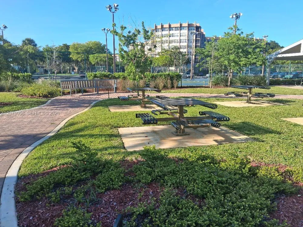 900 St Charles Pl #213 Pembroke Pines, FL 33026