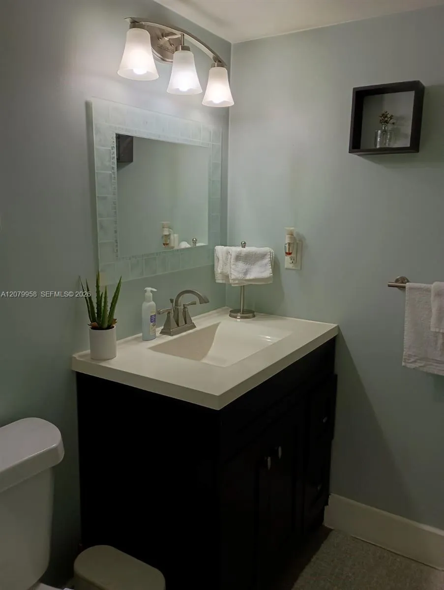 900 St Charles Pl #213 Pembroke Pines, FL 33026