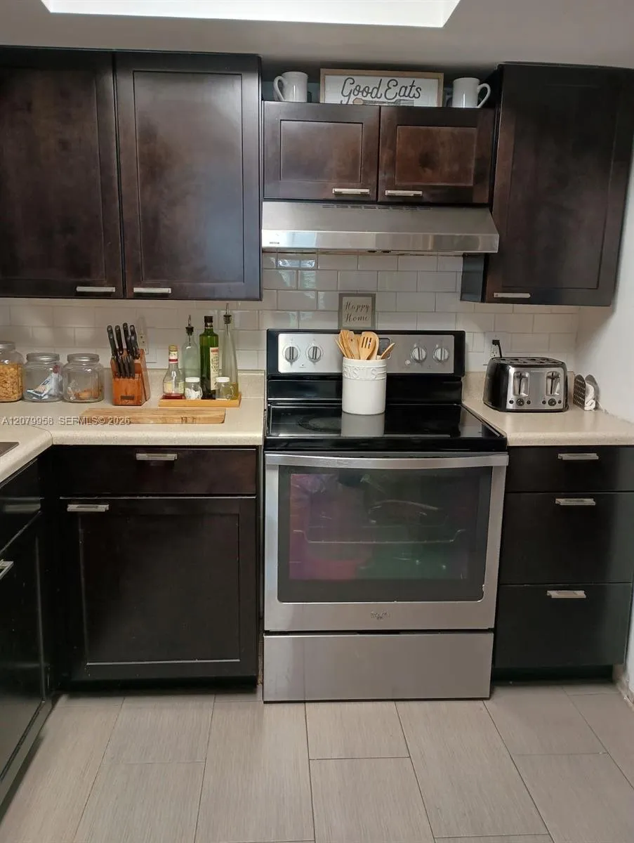 900 St Charles Pl #213 Pembroke Pines, FL 33026