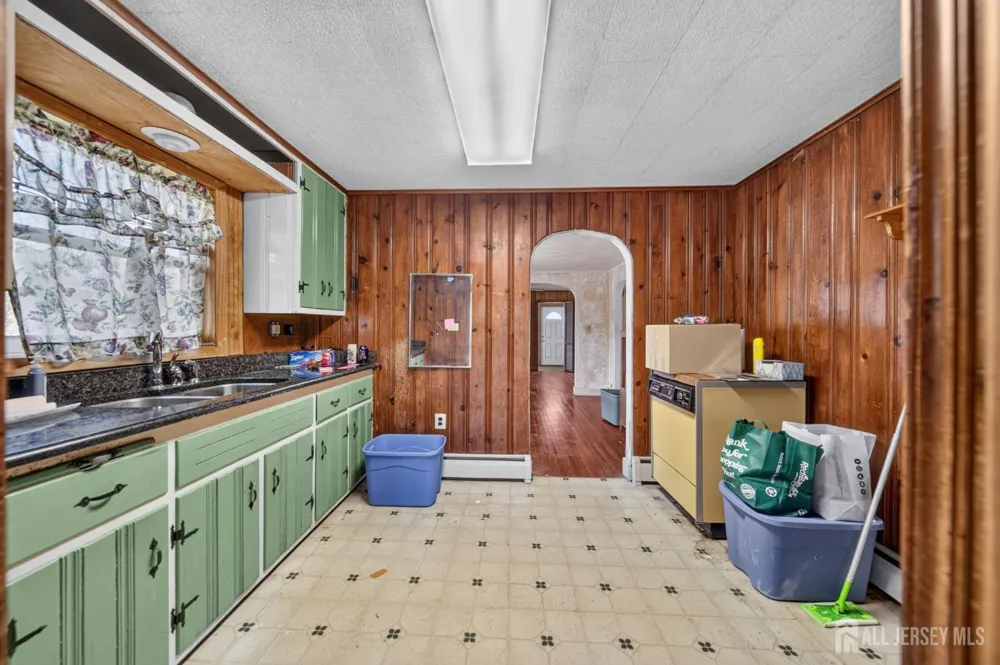 27 Lillian Terrace Woodbridge Proper, NJ 07095
