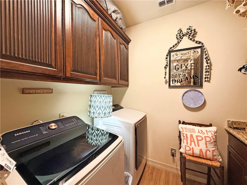 102 Chiman Drive Portland, TX 78374