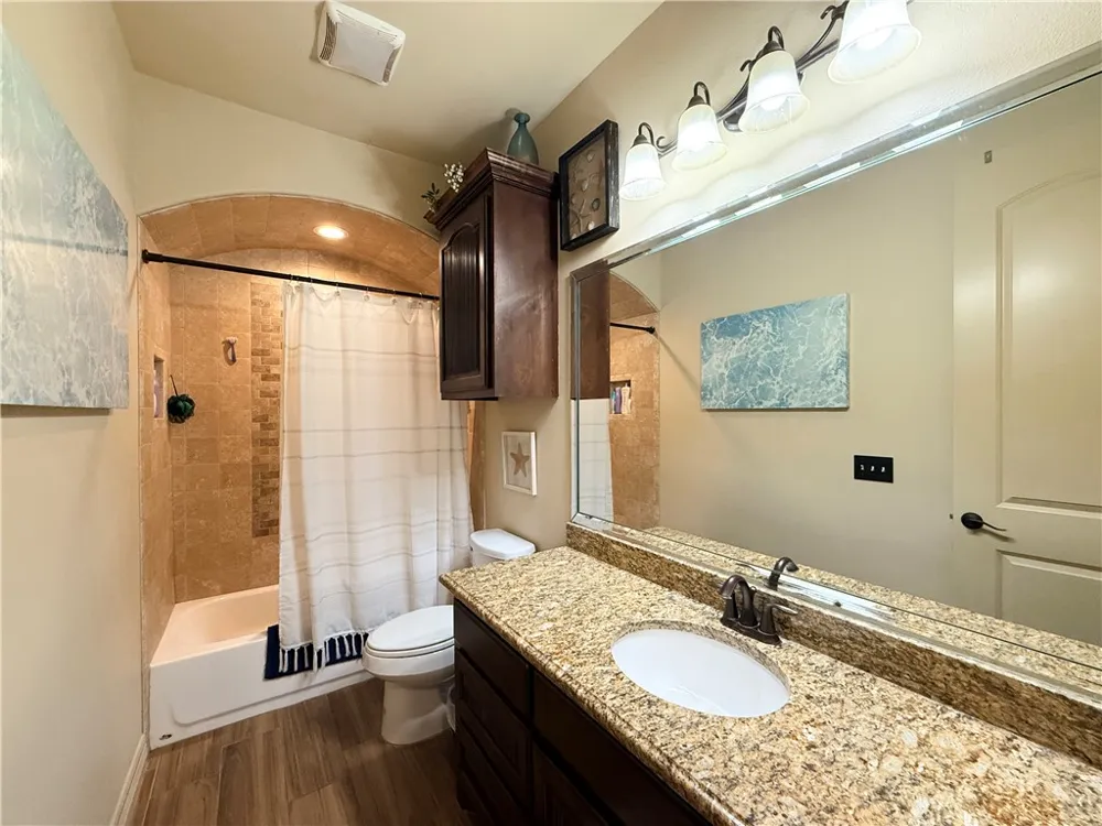 102 Chiman Drive Portland, TX 78374