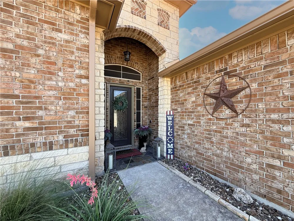 102 Chiman Drive Portland, TX 78374