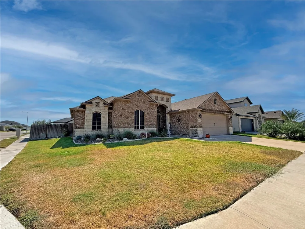 102 Chiman Drive Portland, TX 78374