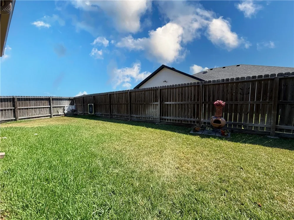 102 Chiman Drive Portland, TX 78374
