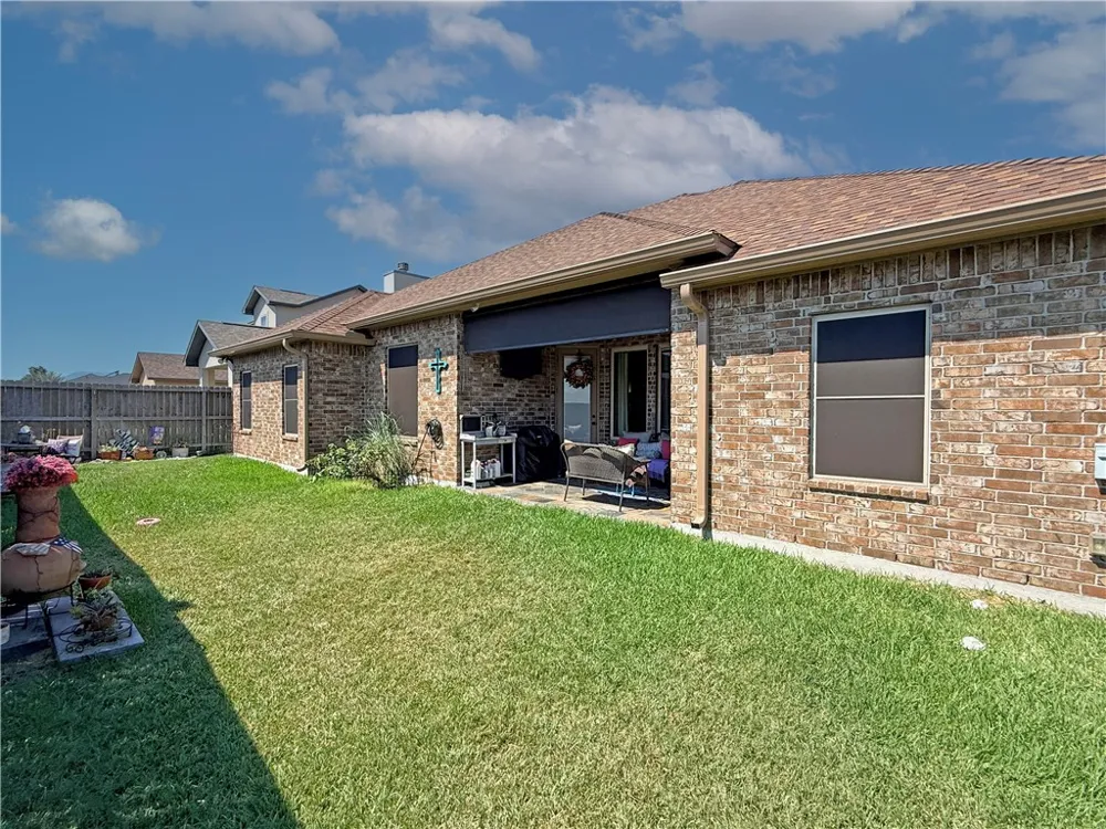 102 Chiman Drive Portland, TX 78374