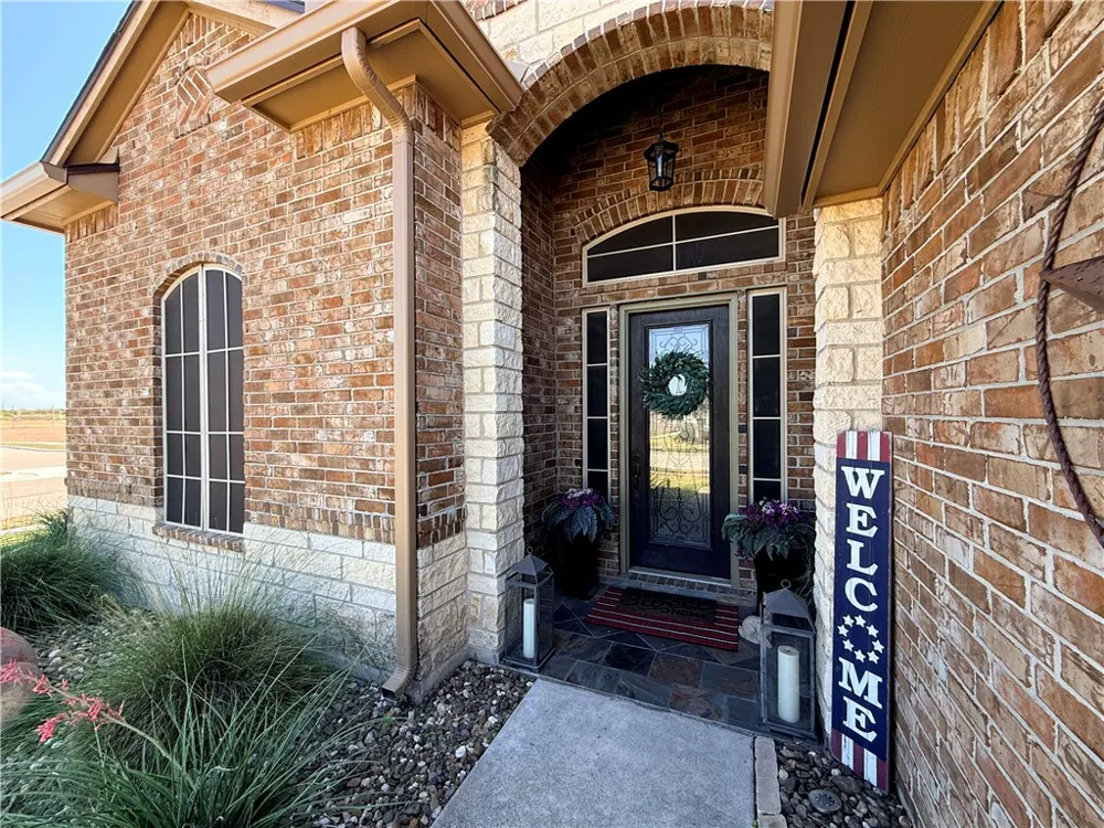 102 Chiman Drive Portland, TX 78374