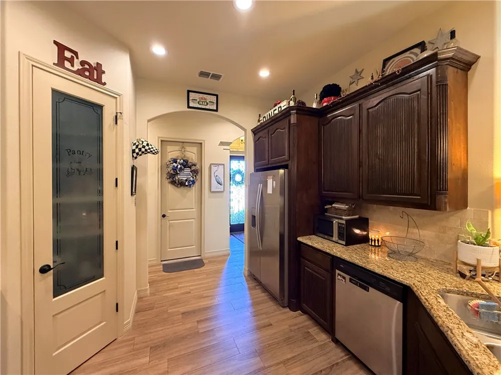 102 Chiman Drive Portland, TX 78374