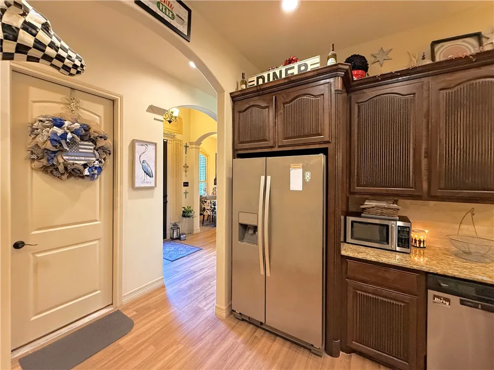 102 Chiman Drive Portland, TX 78374