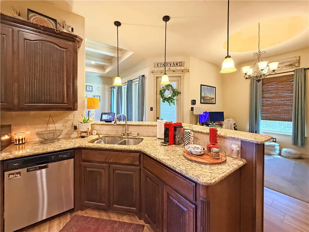102 Chiman Drive Portland, TX 78374