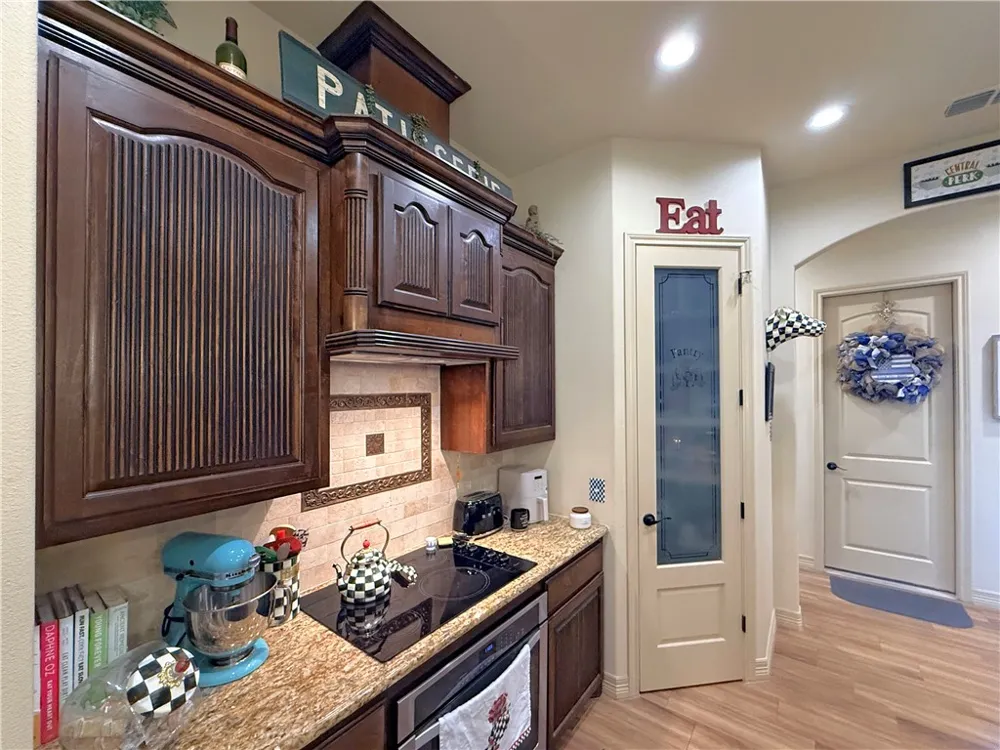 102 Chiman Drive Portland, TX 78374