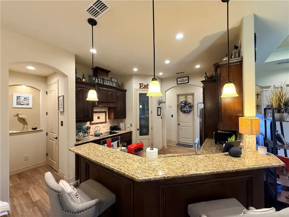 102 Chiman Drive Portland, TX 78374
