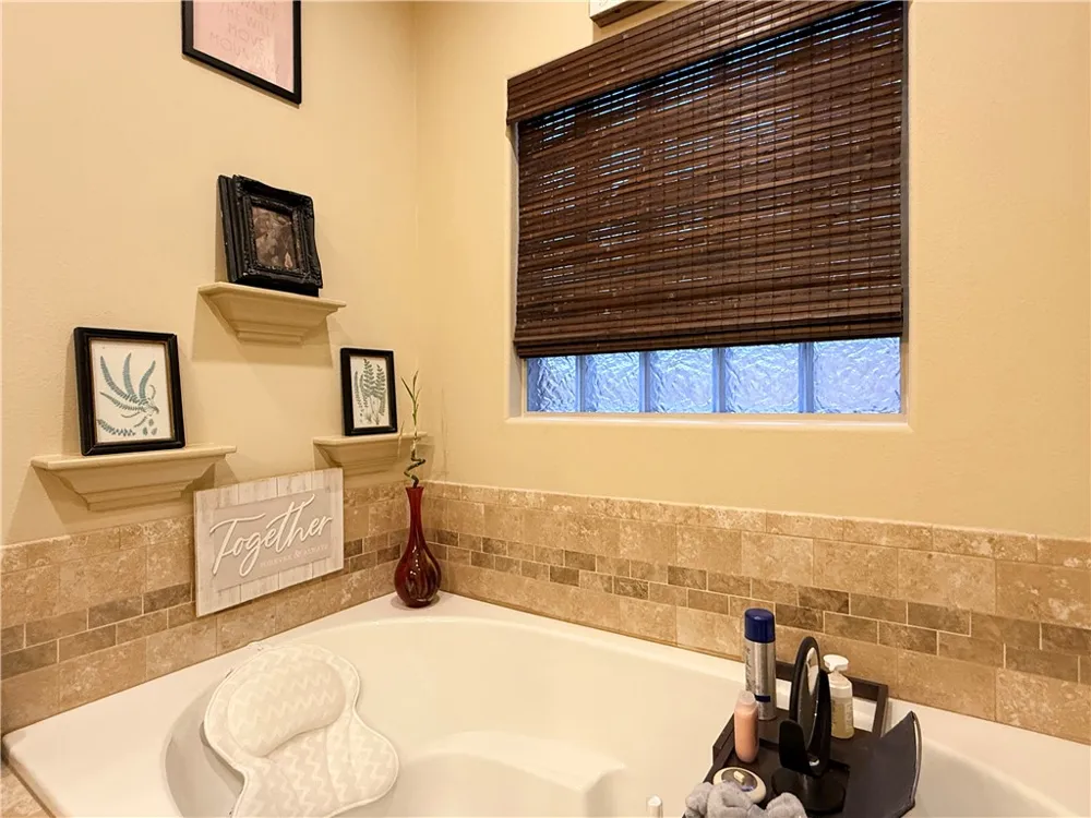 102 Chiman Drive Portland, TX 78374