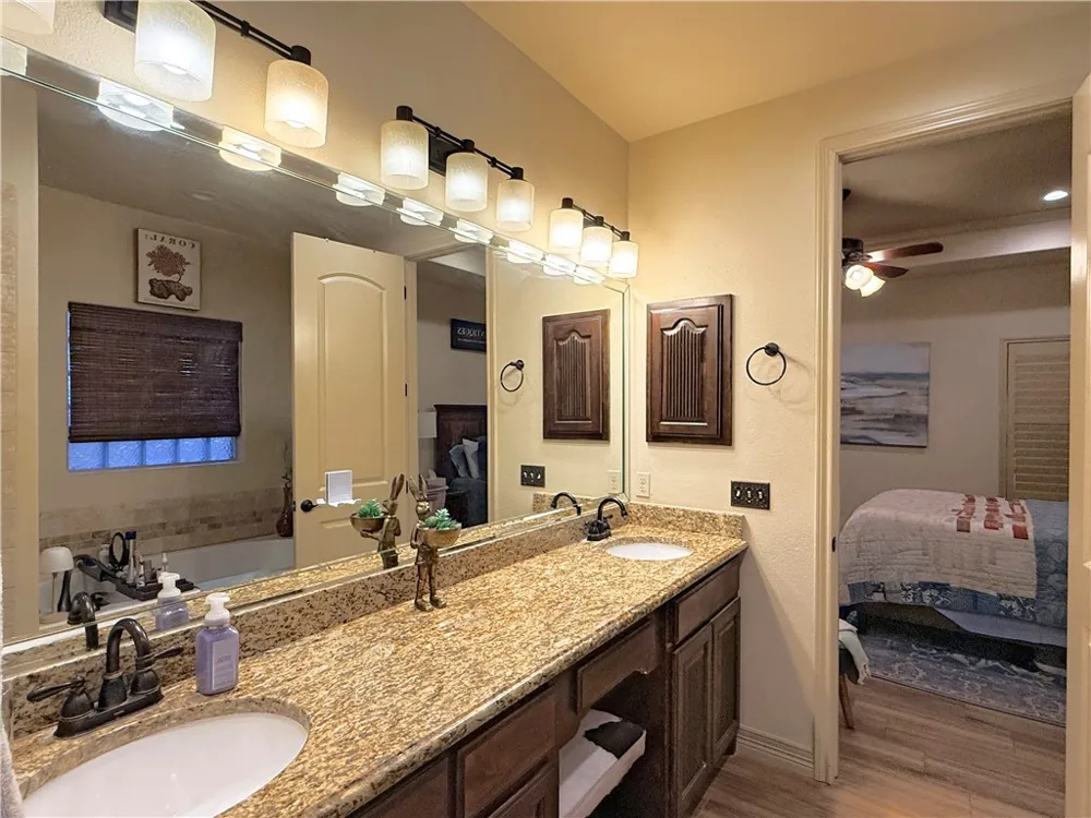 102 Chiman Drive Portland, TX 78374