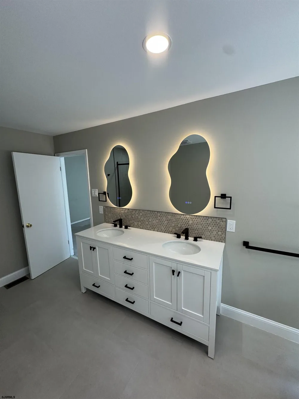 17 Orchard Egg Harbor Township, NJ 08234