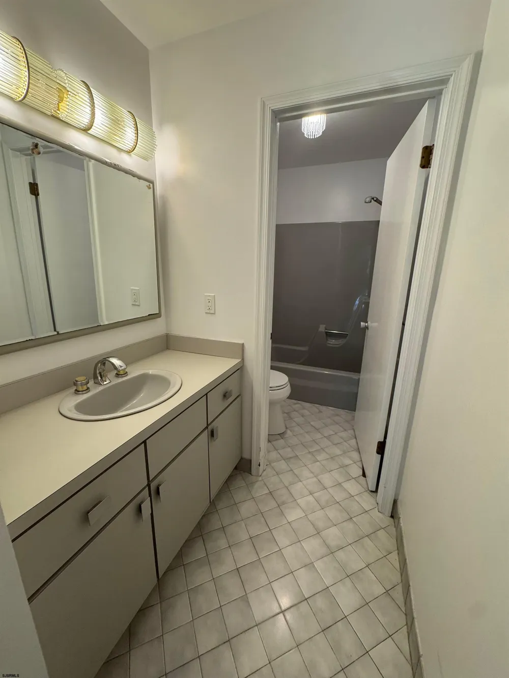 17 Orchard Egg Harbor Township, NJ 08234