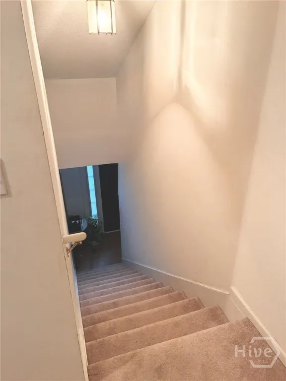 31 Tara Court Savannah, GA 31406