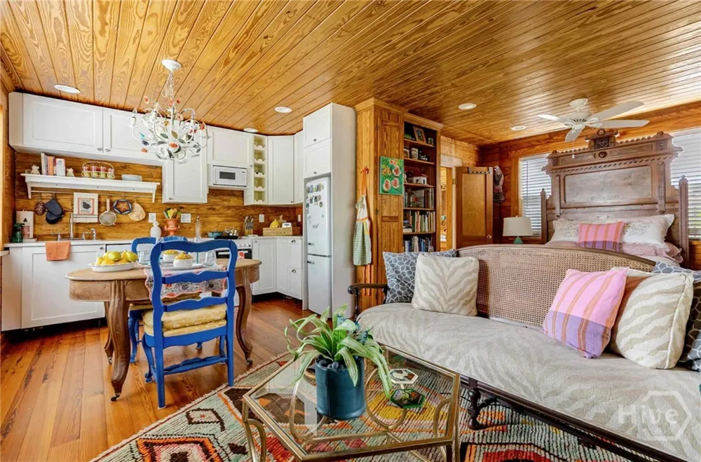 2411 Texas #B Savannah, GA 31404
