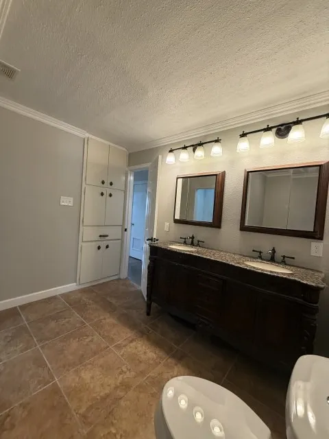 1505 S Ike Avenue Monahans, TX 79756