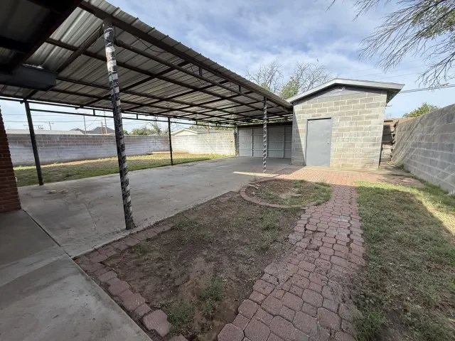 1505 S Ike Avenue Monahans, TX 79756