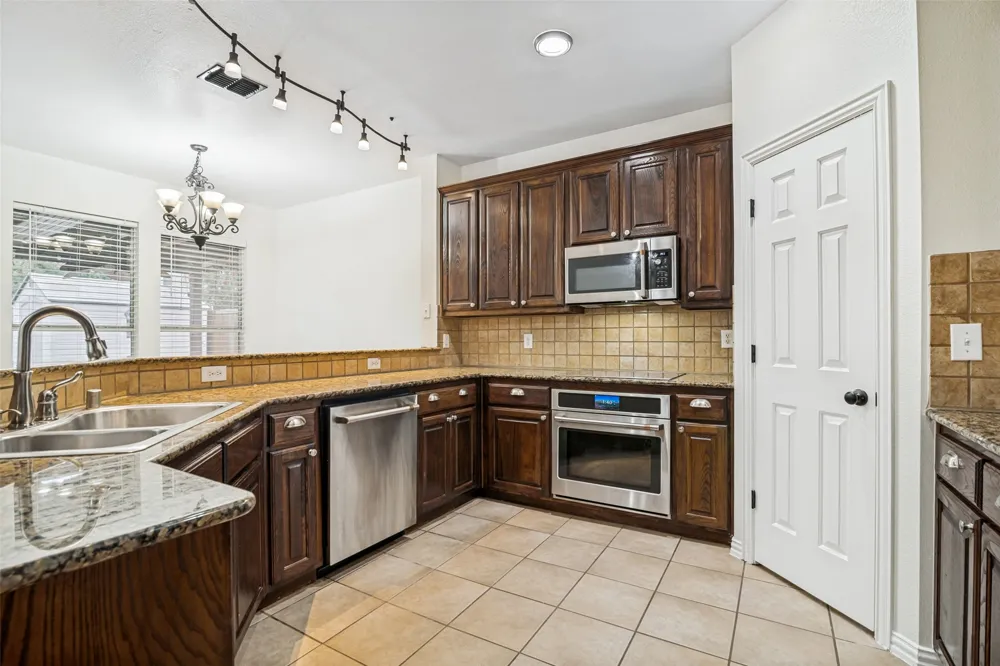 7207 Canary Lane Sachse, TX 75048