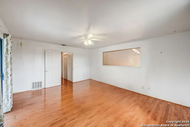 106 HICKORY CIR Floresville, TX 78114