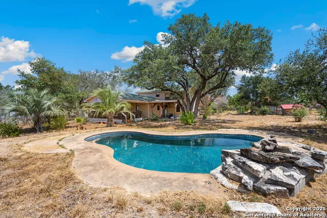 106 HICKORY CIR Floresville, TX 78114