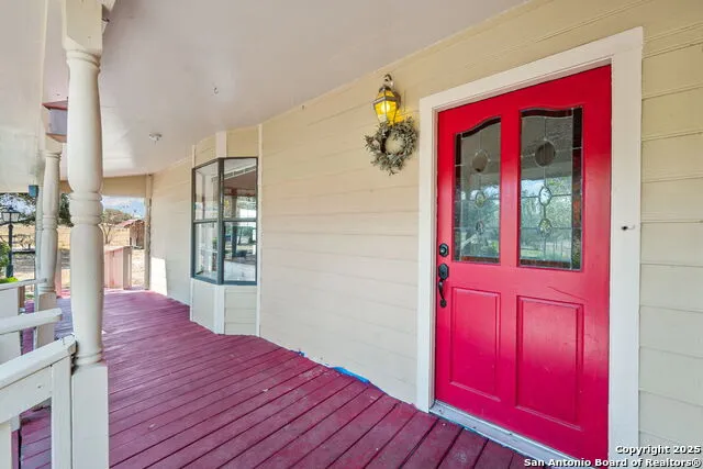 106 HICKORY CIR Floresville, TX 78114