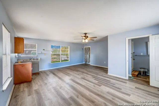106 HICKORY CIR Floresville, TX 78114
