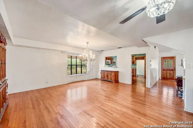 106 HICKORY CIR Floresville, TX 78114
