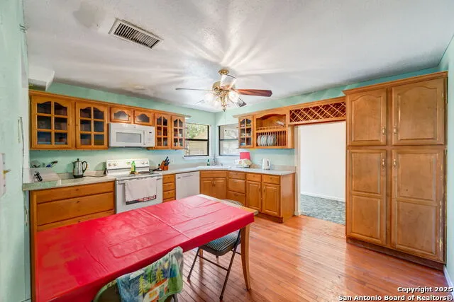 106 HICKORY CIR Floresville, TX 78114