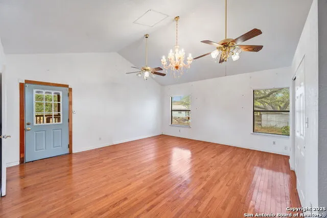 106 HICKORY CIR Floresville, TX 78114