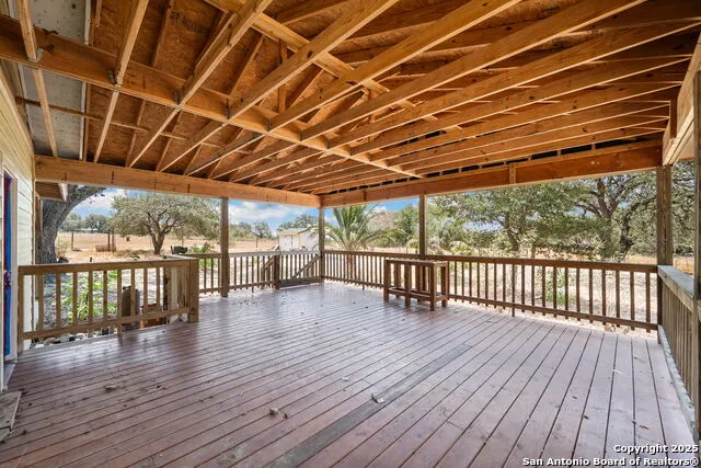 106 HICKORY CIR Floresville, TX 78114