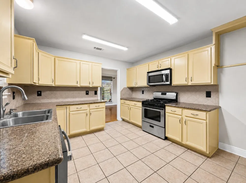 16810 Blairstone Houston, TX 77084