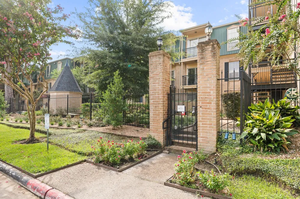 4515 Briar Hollow Place #312 Houston, TX 77027