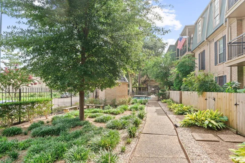 4515 Briar Hollow Place #312 Houston, TX 77027