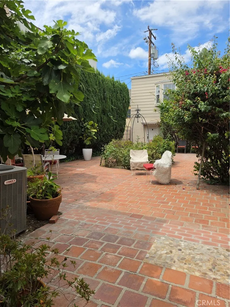 135 S Canon Beverly Hills, CA 90212