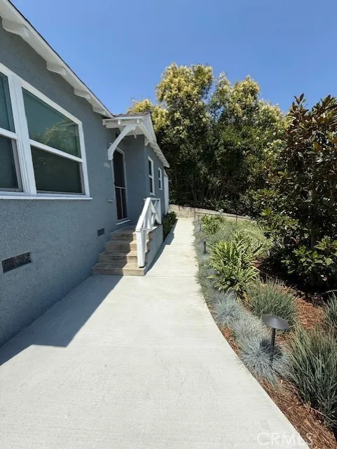 1002 Glenoaks Boulevard Burbank, CA 91504
