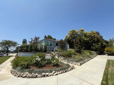 1002 Glenoaks Boulevard